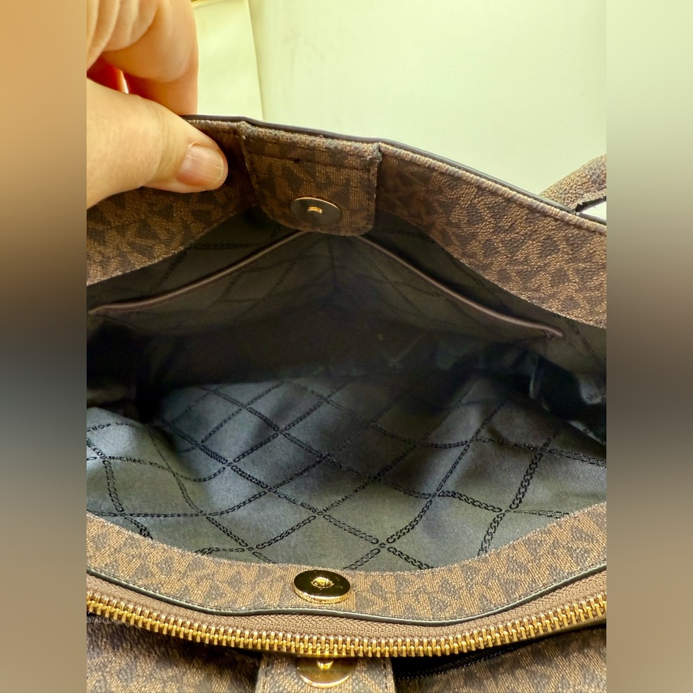 Michael Kors Jet Set Large East West Tote – Black/Brown‎ Signature - Picture 7 of 9